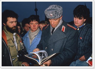 Как убрать акцент в английском. %D0%A8%D0%B2%D0%B0%D1%80%D1%86%D0%B5%D0%BD%D0%B5%D0%B3%D0%B3%D0%B5%D1%80. Как убрать акцент в английском фото. Как убрать акцент в английском-%D0%A8%D0%B2%D0%B0%D1%80%D1%86%D0%B5%D0%BD%D0%B5%D0%B3%D0%B3%D0%B5%D1%80. картинка Как убрать акцент в английском. картинка %D0%A8%D0%B2%D0%B0%D1%80%D1%86%D0%B5%D0%BD%D0%B5%D0%B3%D0%B3%D0%B5%D1%80. Каждый, кто учит иностранный язык и использует его для живого общения, мечтает говорить с минимальным акцентом или лучше вообще без него. Как минимум, чтобы собеседник тебя понимал без проблем. Произношение отдельных слов, ударение, интонация — все это не так легко, как кажется на первый взгляд. Сильный акцент может так же сильно испортить впечатление о вас. Как можно радикально улучшить произношение без дорогих занятий с носителем языка, лингво лабораторий и специальных программ? И как сделать так, чтобы при этом процесс приносил удовольствие?
